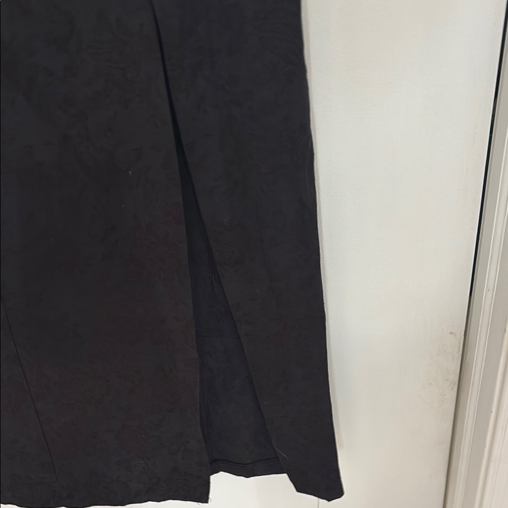 Elegant Black and White Women's Dress - Picture 8 of 13